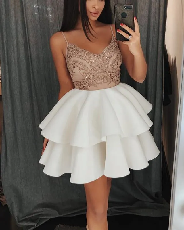 Champagne Lace Appliques V-neck Ruffles Homecoming Dresses Short Prom Gowns