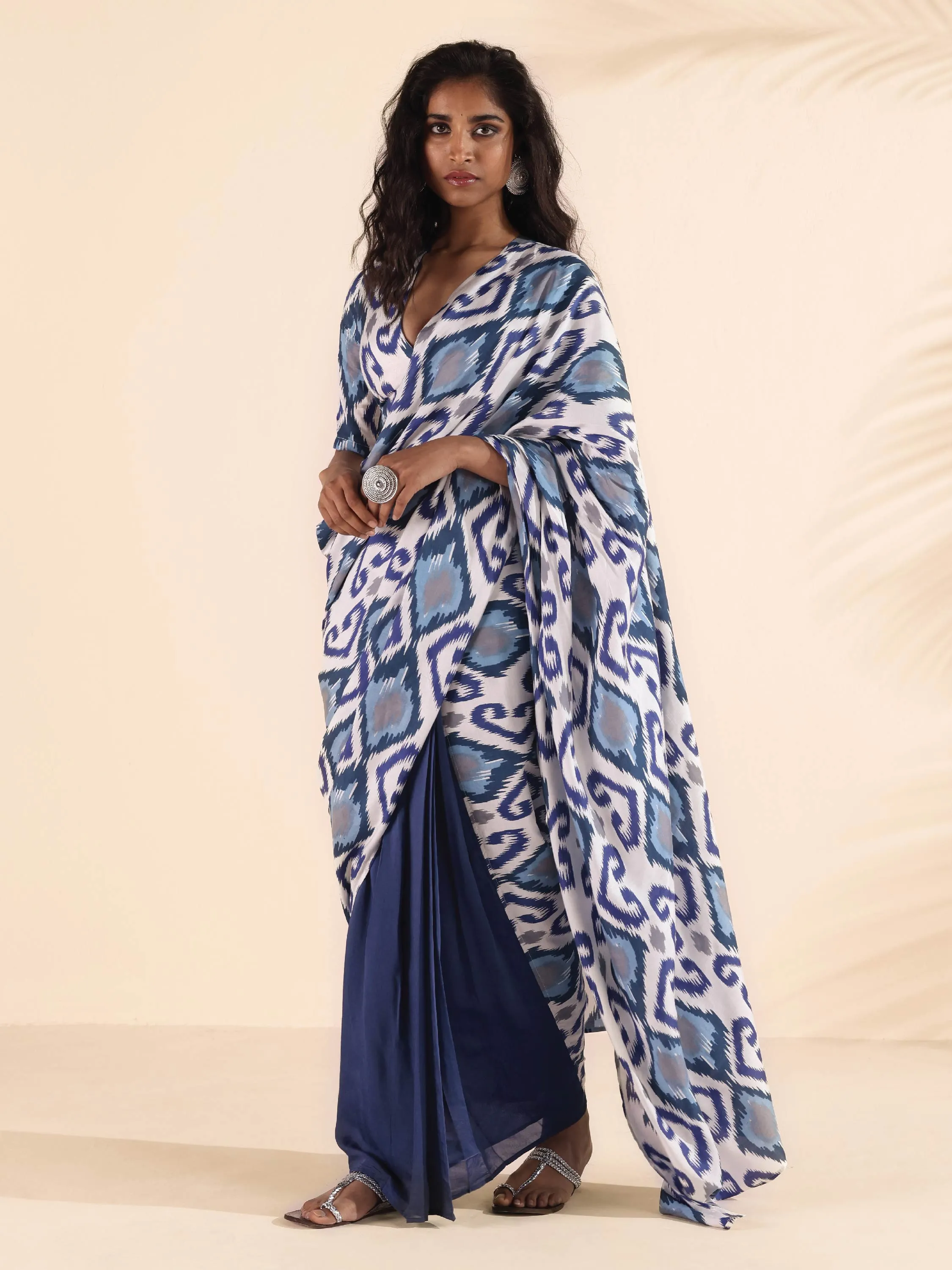 trueBrowns Blue White Muslin Ikat Ready to Wear Saree